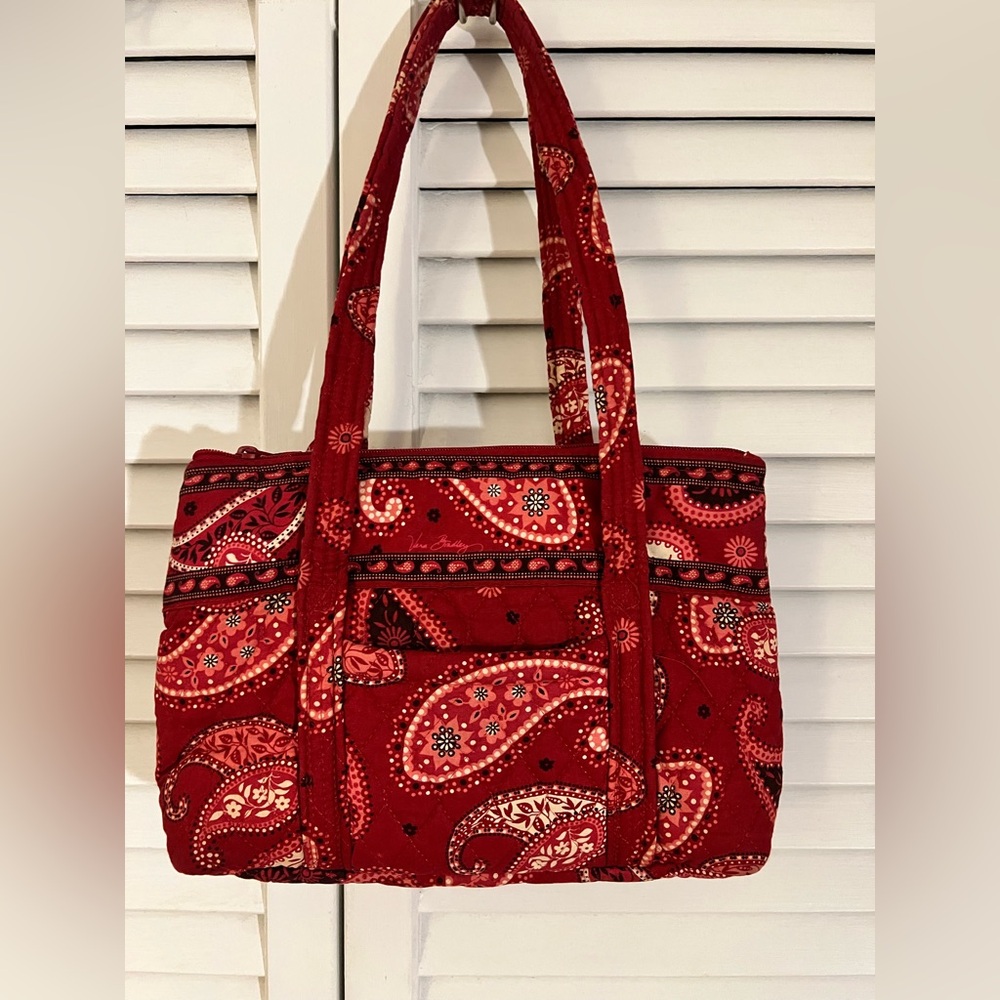 Vera Bradley quilted handbag in the RETIRED "Mesa Red" paisley pattern